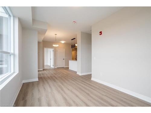 302-120 Springvalley Crescent, Hamilton, ON - Indoor Photo Showing Other Room