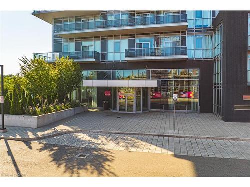 2001-2081 Fairview Street, Burlington, ON - Outdoor