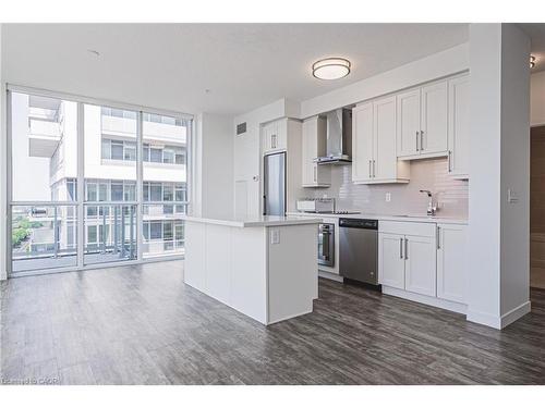 2001-2081 Fairview Street, Burlington, ON - Indoor Photo Showing Kitchen With Upgraded Kitchen