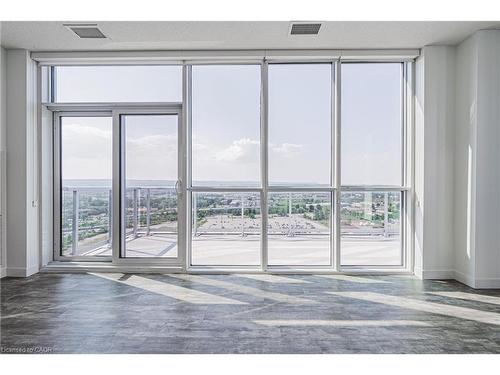 2001-2081 Fairview Street, Burlington, ON - Indoor Photo Showing Other Room