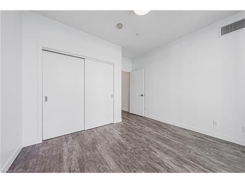 2001-2081 Fairview Street, Burlington, ON - Indoor Photo Showing Other Room