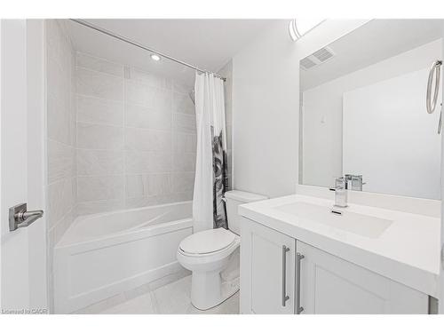 2001-2081 Fairview Street, Burlington, ON - Indoor Photo Showing Bathroom