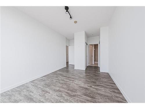 2001-2081 Fairview Street, Burlington, ON - Indoor Photo Showing Other Room