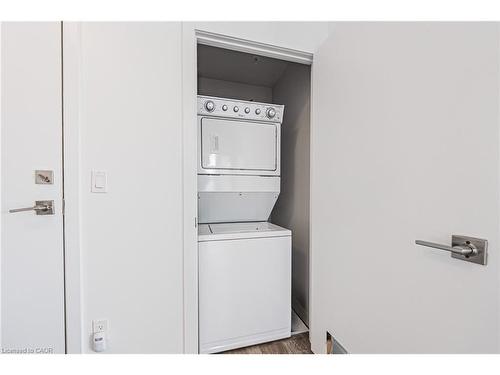 2001-2081 Fairview Street, Burlington, ON - Indoor Photo Showing Laundry Room