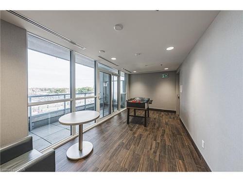 2001-2081 Fairview Street, Burlington, ON - Indoor Photo Showing Other Room