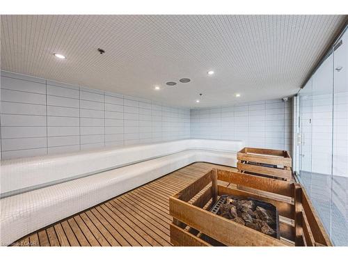 2001-2081 Fairview Street, Burlington, ON - Indoor