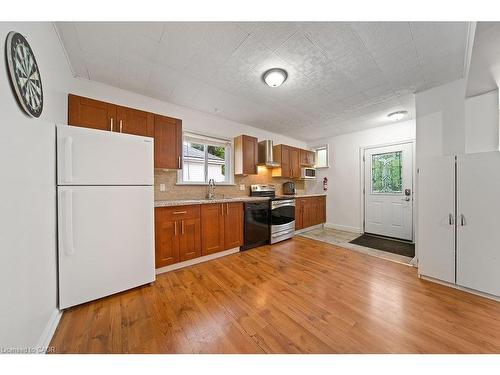 82 Whitney Avenue, Hamilton, ON - Indoor Photo Showing Kitchen