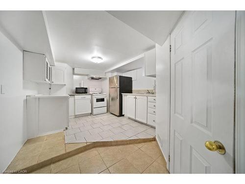 82 Whitney Avenue, Hamilton, ON - Indoor Photo Showing Kitchen