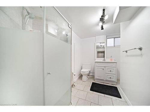 82 Whitney Avenue, Hamilton, ON - Indoor Photo Showing Bathroom