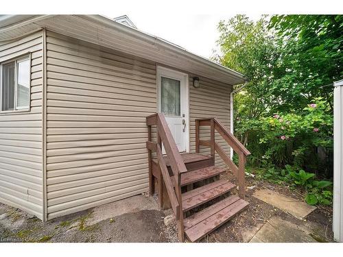 82 Whitney Avenue, Hamilton, ON - Outdoor