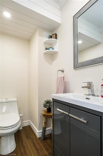 87 East 9Th Street, Hamilton, ON - Indoor Photo Showing Bathroom
