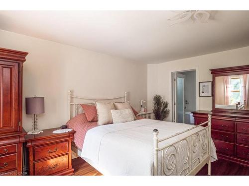 87 East 9Th Street, Hamilton, ON - Indoor Photo Showing Bedroom