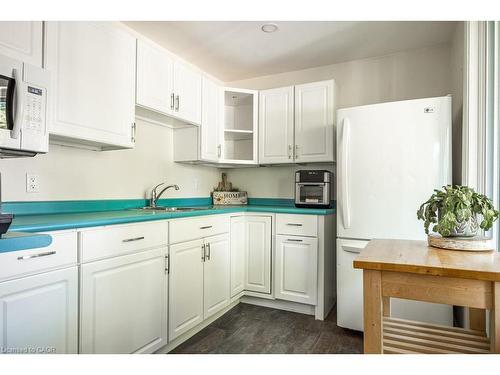 87 East 9Th Street, Hamilton, ON - Indoor Photo Showing Kitchen