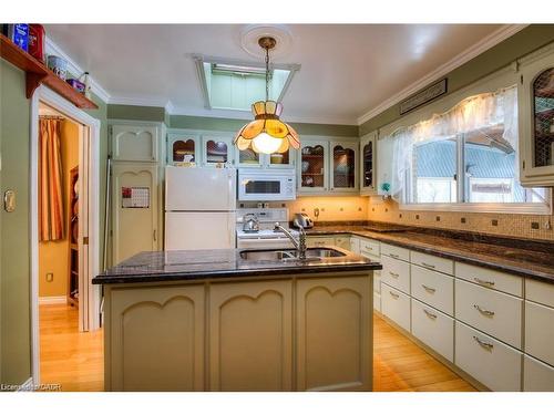 416 Warrington Drive, Waterloo, ON - Indoor Photo Showing Kitchen With Double Sink