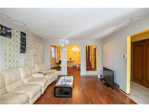 185 Lavina Crescent, Hamilton, ON - Indoor Photo Showing Living Room
