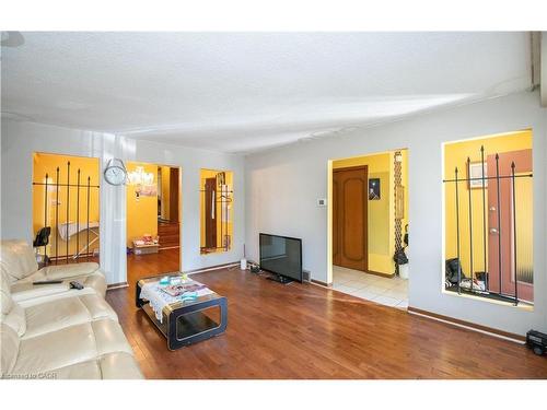 185 Lavina Crescent, Hamilton, ON - Indoor Photo Showing Living Room