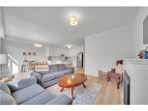 39 Spicer Street, Fergus, ON - Indoor Photo Showing Living Room