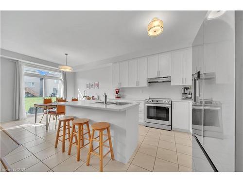 39 Spicer Street, Fergus, ON - Indoor Photo Showing Kitchen With Upgraded Kitchen