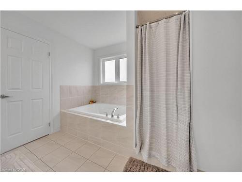 39 Spicer Street, Fergus, ON - Indoor Photo Showing Bathroom