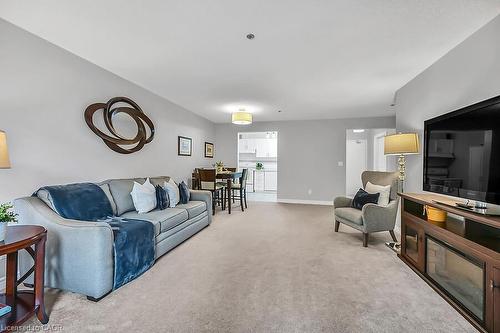 204-6 Niagara Street, Grimsby, ON - Indoor Photo Showing Living Room