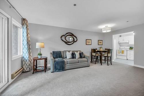 204-6 Niagara Street, Grimsby, ON - Indoor Photo Showing Living Room
