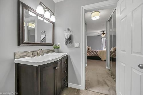 204-6 Niagara Street, Grimsby, ON - Indoor Photo Showing Bathroom