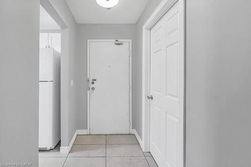 204-6 Niagara Street, Grimsby, ON - Indoor Photo Showing Other Room