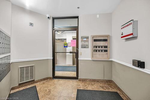 204-6 Niagara Street, Grimsby, ON - Indoor Photo Showing Other Room