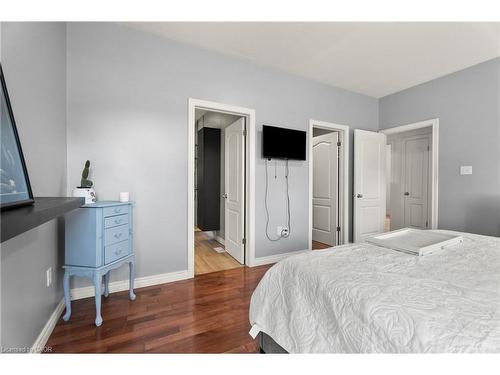 301 Mud Street E, Stoney Creek, ON - Indoor Photo Showing Bedroom