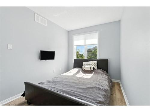 61-21 Diana Avenue, Brantford, ON - Indoor Photo Showing Bedroom