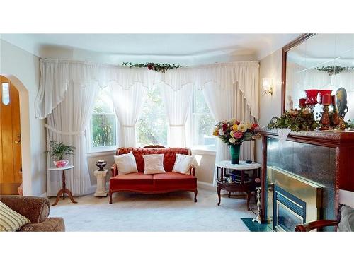 12 Orchard Hill, Hamilton, ON - Indoor Photo Showing Living Room