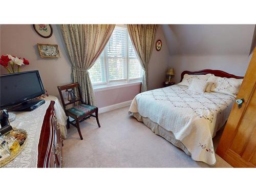 12 Orchard Hill, Hamilton, ON - Indoor Photo Showing Bedroom