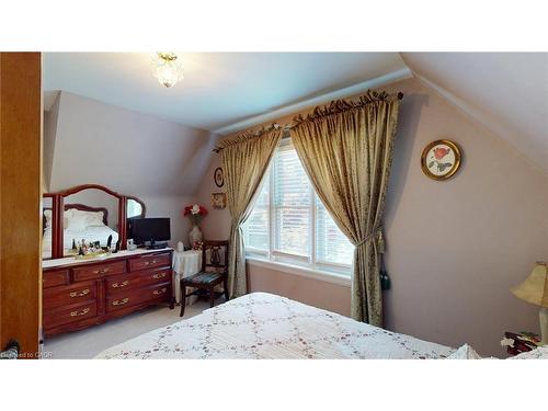 12 Orchard Hill, Hamilton, ON - Indoor Photo Showing Bedroom