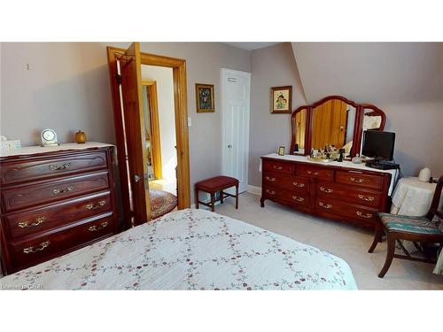 12 Orchard Hill, Hamilton, ON - Indoor Photo Showing Bedroom