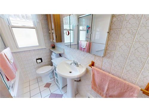 12 Orchard Hill, Hamilton, ON - Indoor Photo Showing Bathroom