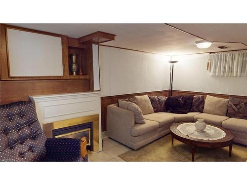 12 Orchard Hill, Hamilton, ON - Indoor Photo Showing Living Room