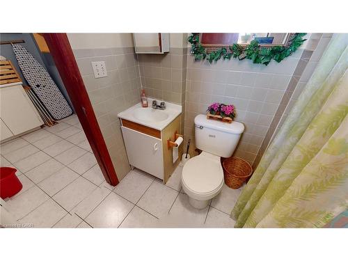 12 Orchard Hill, Hamilton, ON - Indoor Photo Showing Bathroom