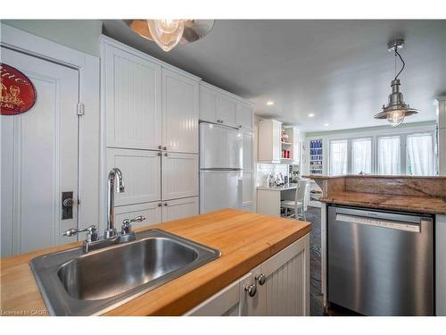 99 Argyle Street N, Caledonia, ON - Indoor Photo Showing Kitchen