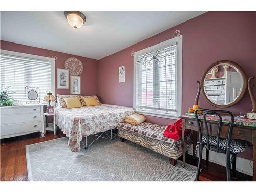 99 Argyle Street N, Caledonia, ON - Indoor Photo Showing Bedroom