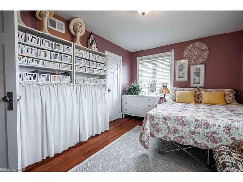 99 Argyle Street N, Caledonia, ON - Indoor Photo Showing Bedroom