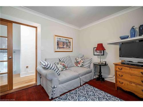 99 Argyle Street N, Caledonia, ON - Indoor Photo Showing Living Room
