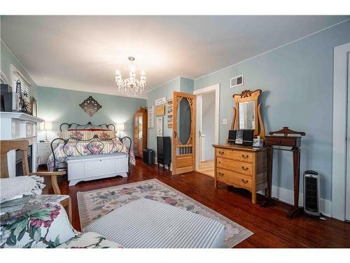 99 Argyle Street N, Caledonia, ON - Indoor Photo Showing Bedroom