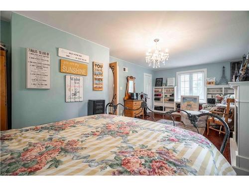 99 Argyle Street N, Caledonia, ON - Indoor Photo Showing Bedroom