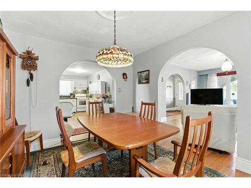 226 Carson Drive, Hamilton, ON - Indoor Photo Showing Dining Room