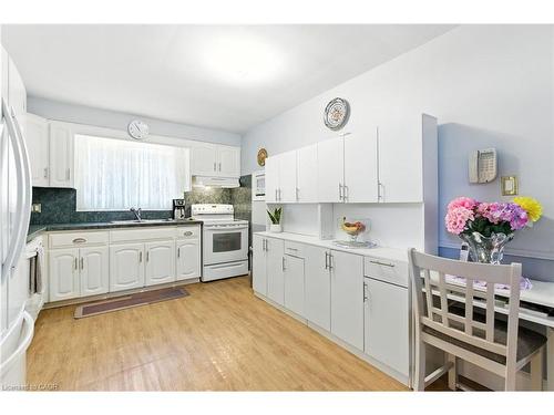 226 Carson Drive, Hamilton, ON - Indoor Photo Showing Kitchen