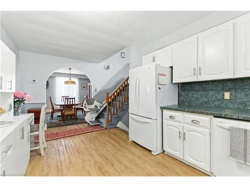226 Carson Drive, Hamilton, ON - Indoor Photo Showing Kitchen