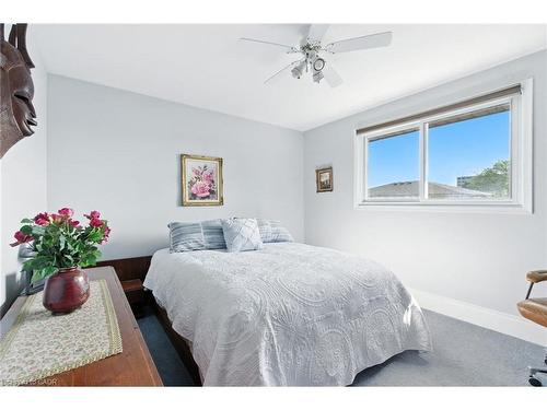 226 Carson Drive, Hamilton, ON - Indoor Photo Showing Bedroom