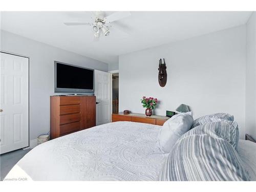 226 Carson Drive, Hamilton, ON - Indoor Photo Showing Bedroom