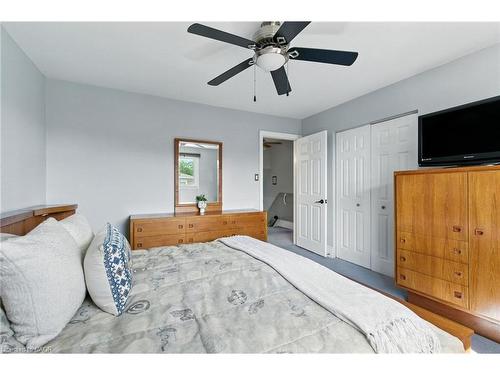 226 Carson Drive, Hamilton, ON - Indoor Photo Showing Bedroom