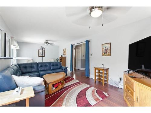 226 Carson Drive, Hamilton, ON - Indoor Photo Showing Living Room